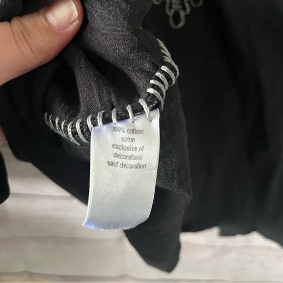 Black VNeck Bedazzled Crown Print Maurice’s Premium Long Sleeve Top, Size 1X - Picture 6 of 7